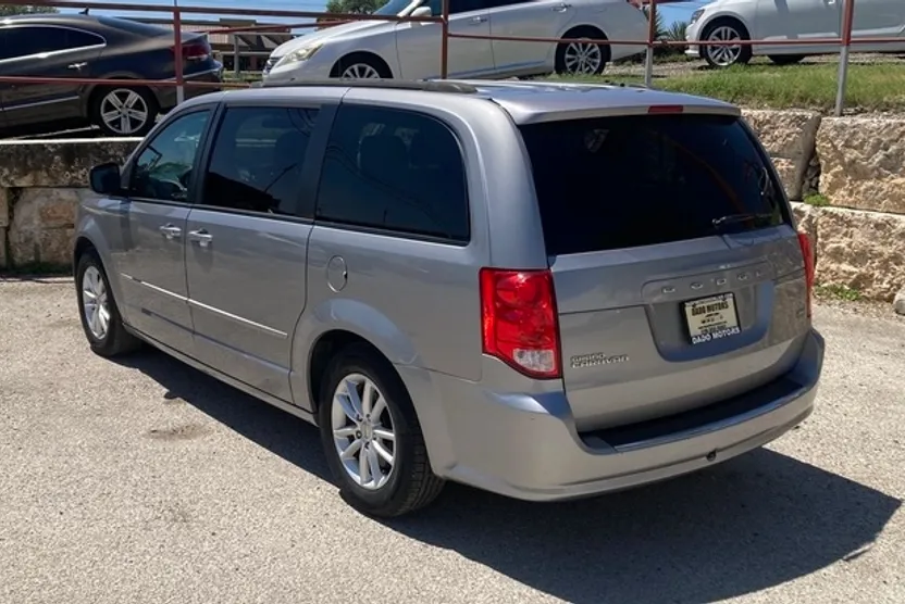 2016 Dodge Grand Caravan SXT photo 1