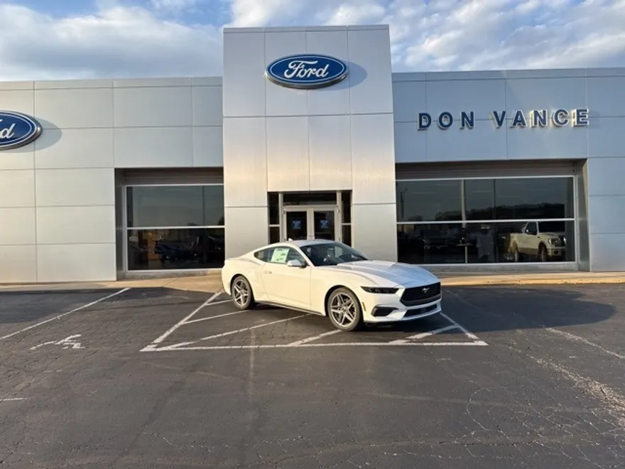 2025 Ford Mustang EcoBoost photo 1
