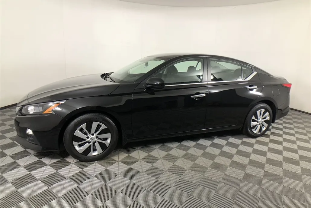 2022 Nissan Altima 2.5 S photo 1
