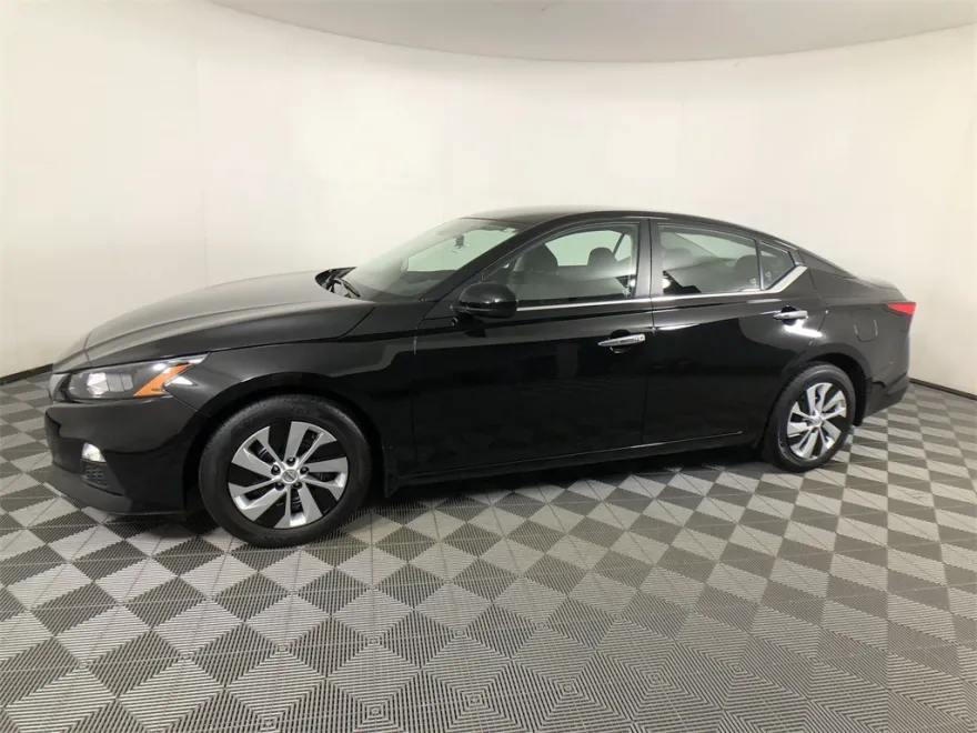 2022 Nissan Altima 2.5 S photo 1