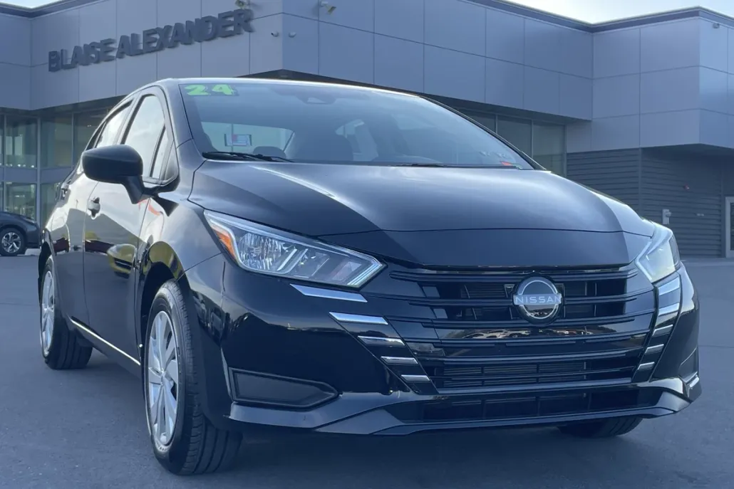 2024 Nissan Versa 1.6 S photo 1