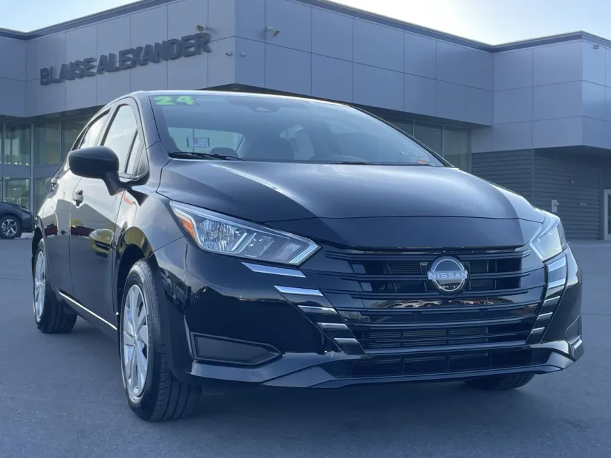 2024 Nissan Versa 1.6 S photo 1