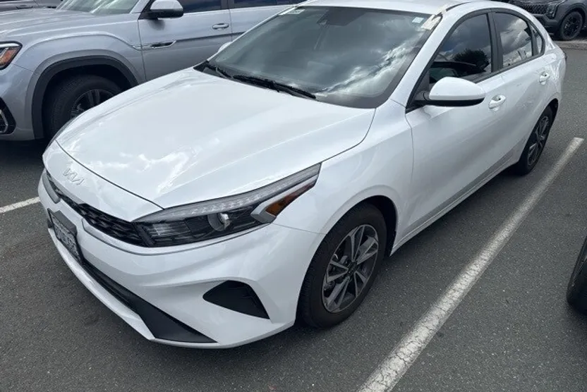 2024 Kia Forte LXS photo 1