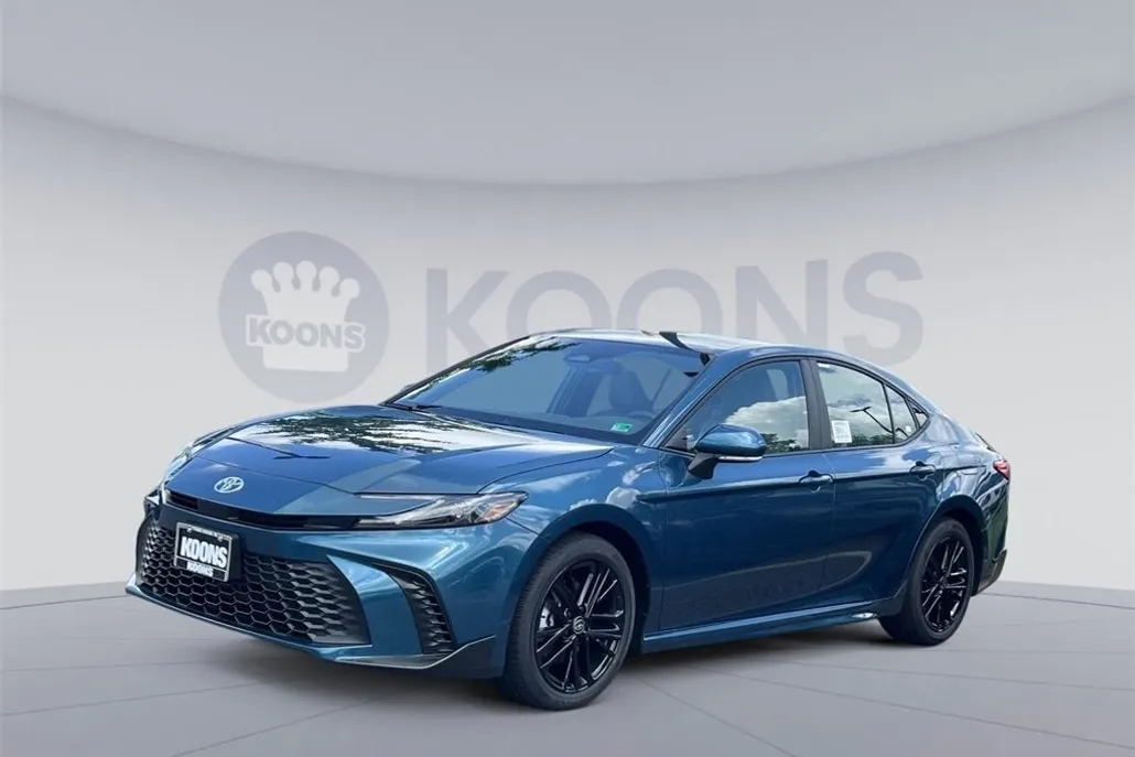 2025 Toyota Camry SE photo 1