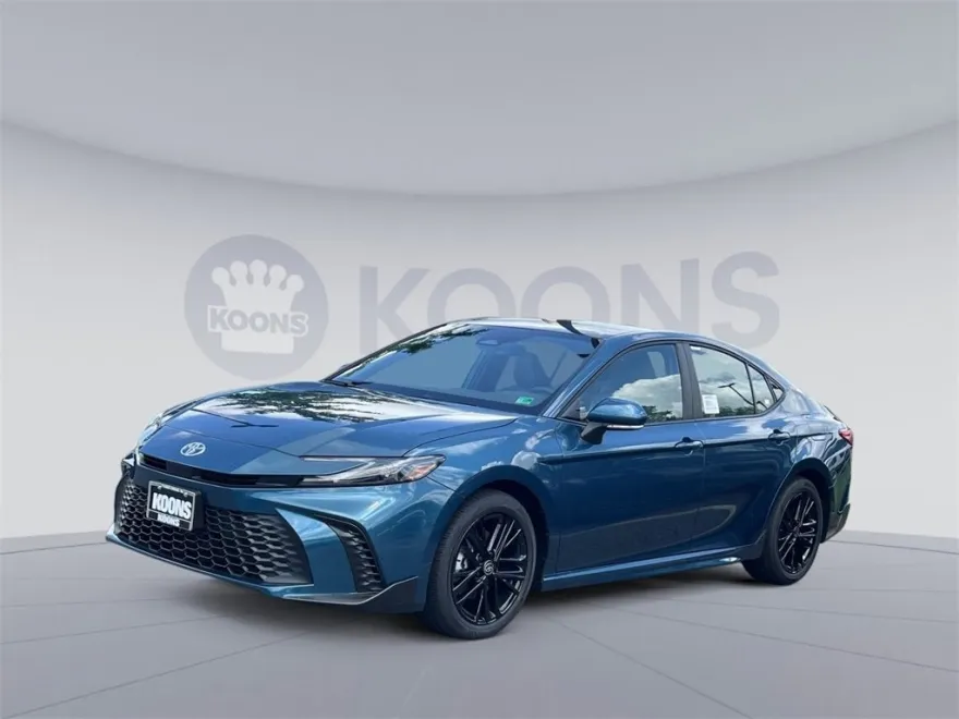2025 Toyota Camry SE photo 1