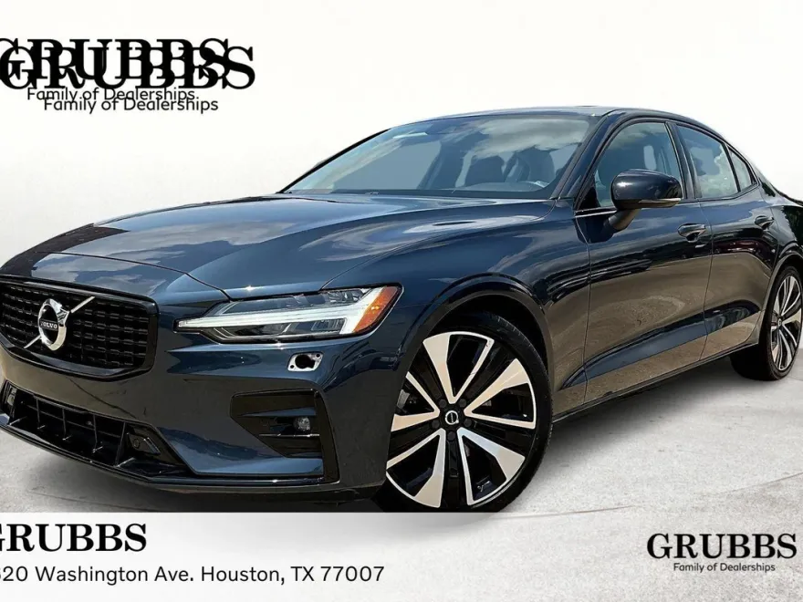 2022 Volvo S60 Momentum photo 1