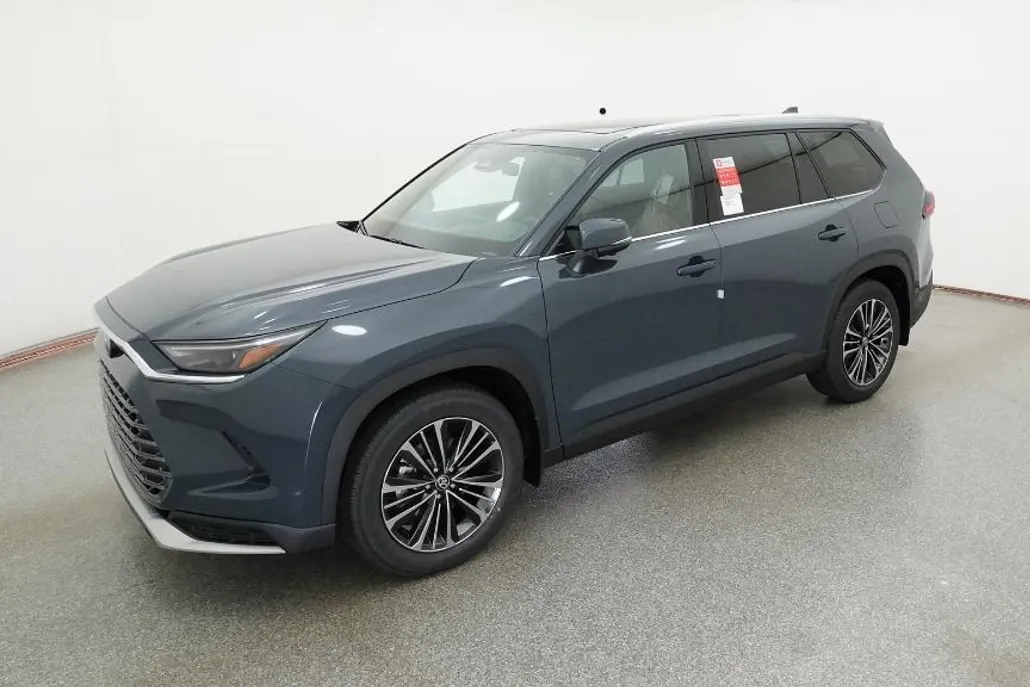 2026 Toyota Highlander Hybrid Platinum photo 1