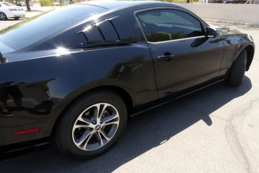 2014 Ford Mustang V6 Premium photo 1