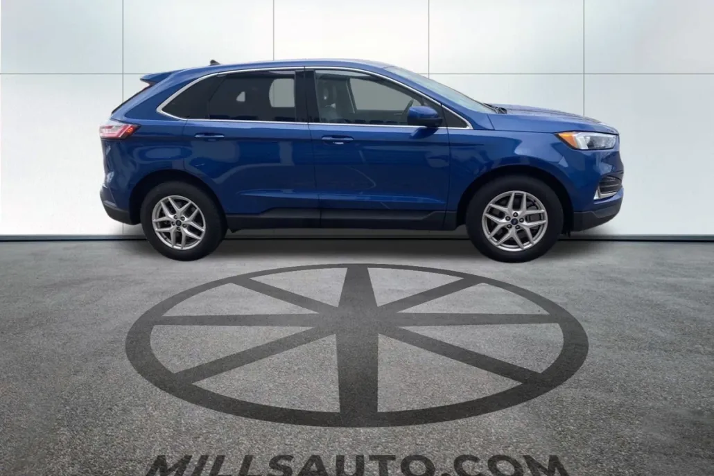 2022 Ford Edge SEL photo 1