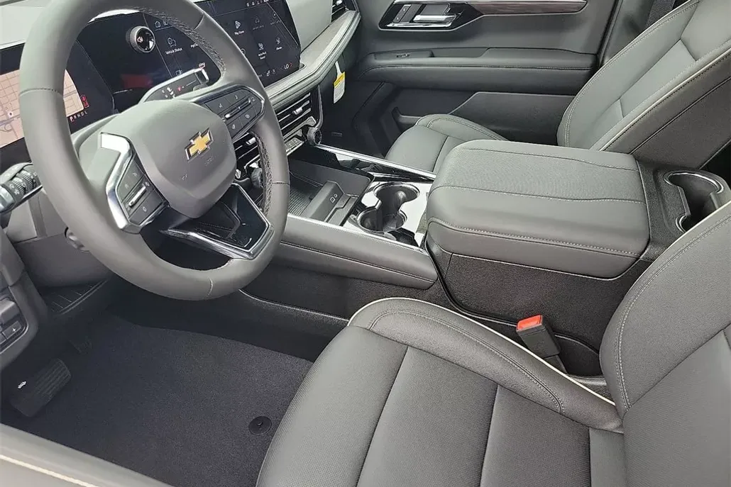 2025 Chevrolet Suburban Premier photo 1