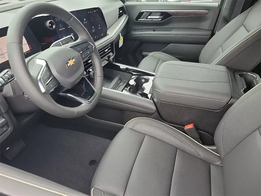 2025 Chevrolet Suburban Premier photo 1