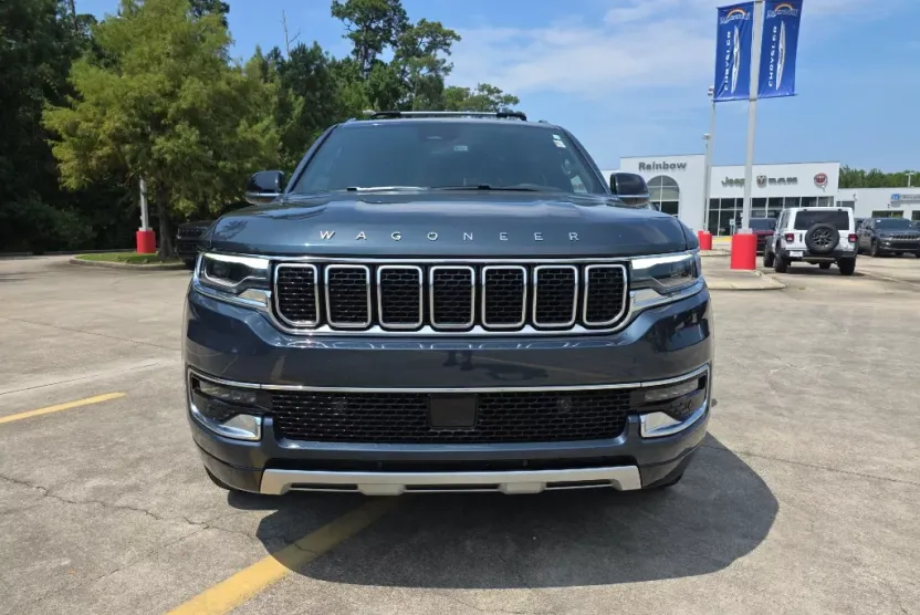 2024 Jeep Wagoneer L Series II photo 1