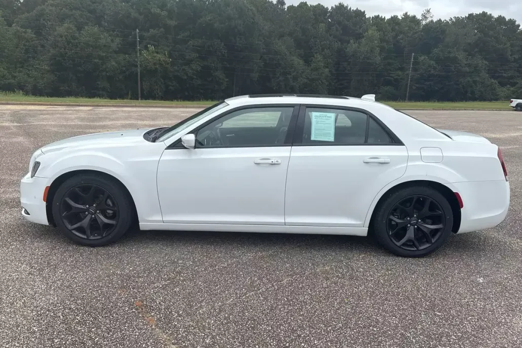 2022 Chrysler 300 S photo 1