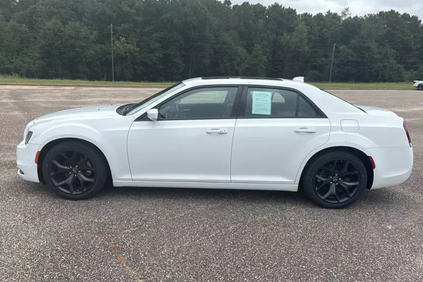 2022 Chrysler 300 S photo 1