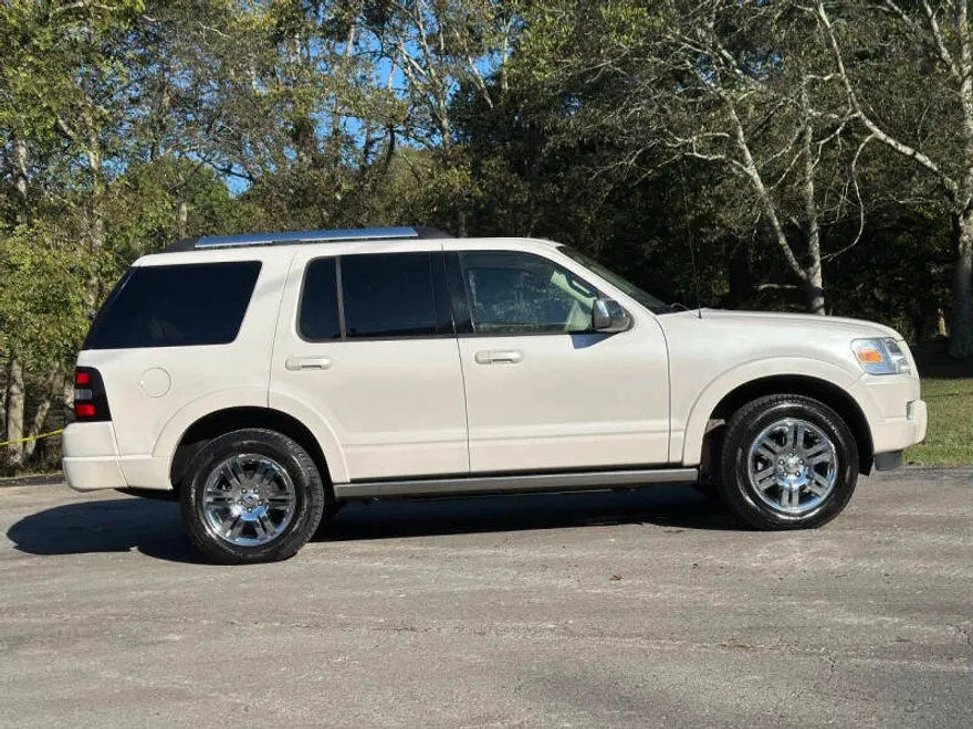 2010 Ford Explorer Limited photo 1