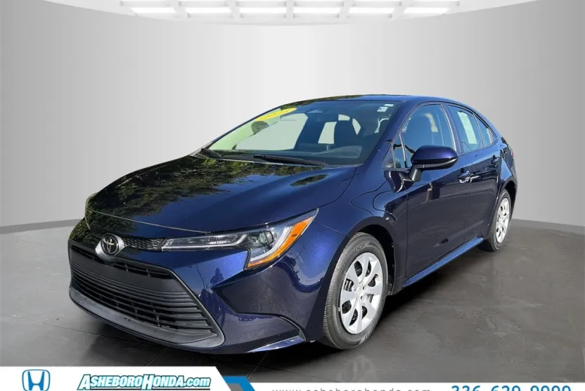 2023 Toyota Corolla LE photo 1