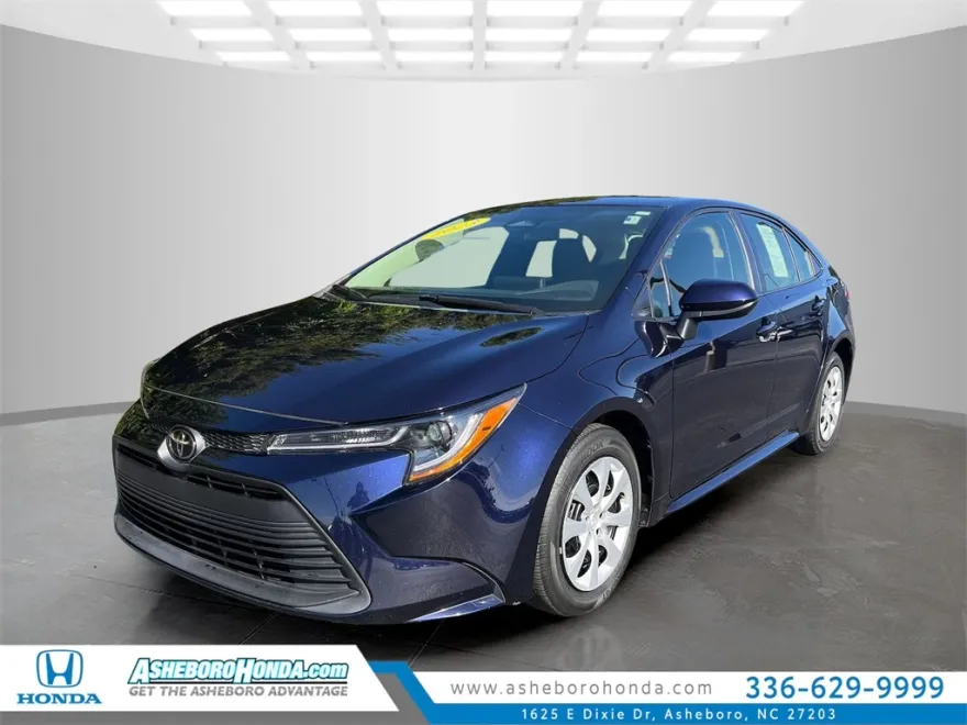 2023 Toyota Corolla LE photo 1