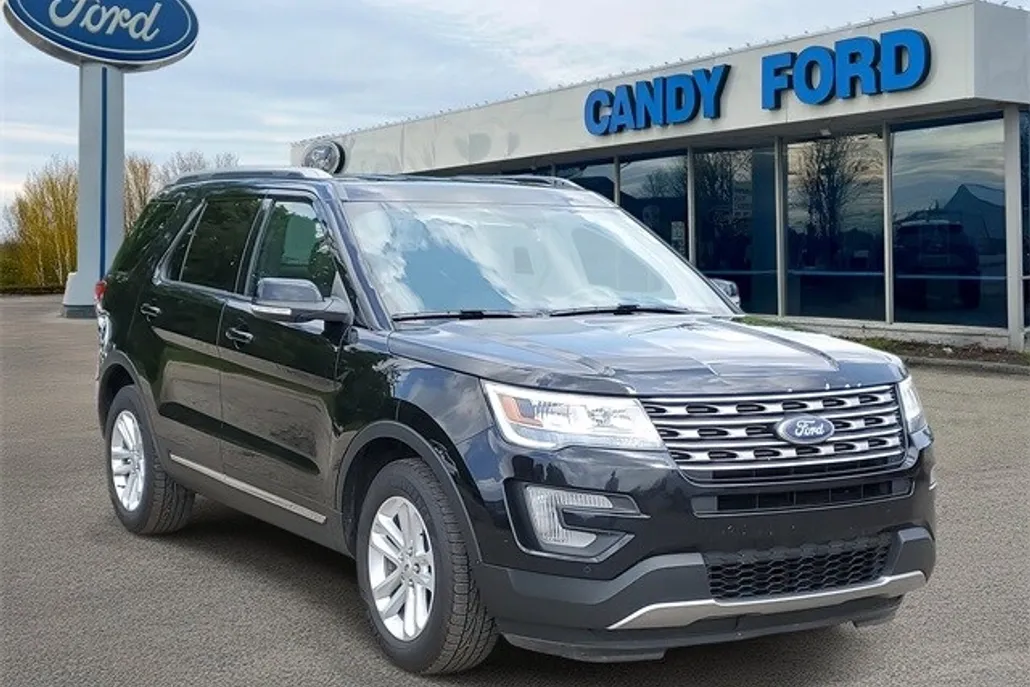 2017 Ford Explorer XLT photo 1