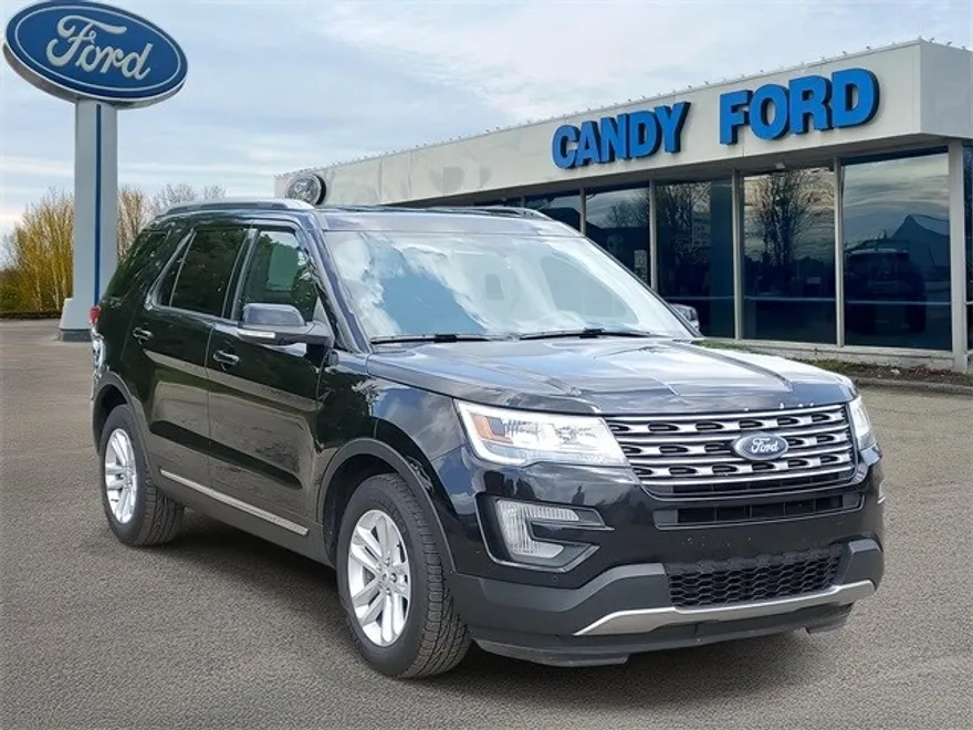 2017 Ford Explorer XLT photo 1