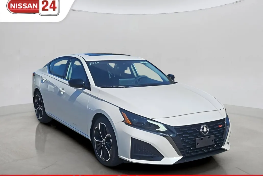 2025 Nissan Altima SR photo 1