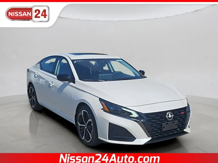 2025 Nissan Altima SR photo 1