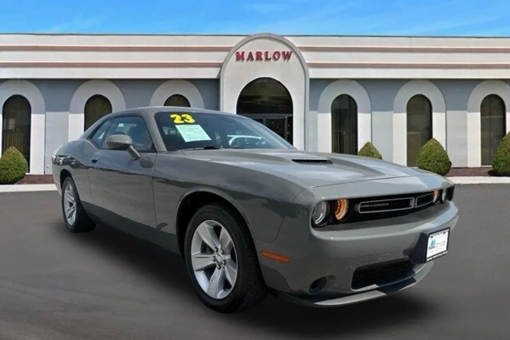 2023 Dodge Challenger SXT photo 1