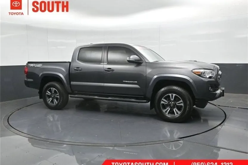 2017 Toyota Tacoma TRD Sport photo 1