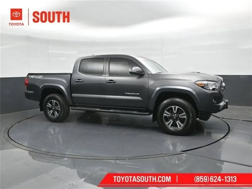 2017 Toyota Tacoma TRD Sport photo 1