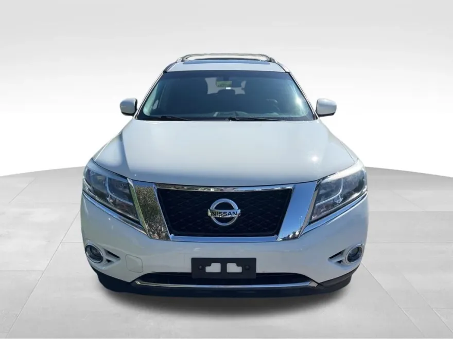 2016 Nissan Pathfinder SL photo 1