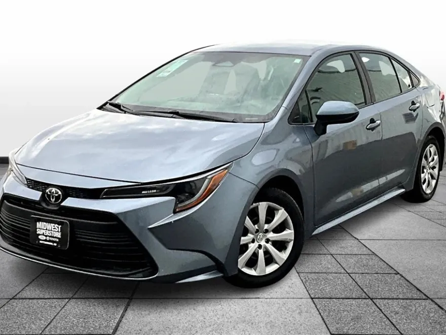 2024 Toyota Corolla LE photo 1