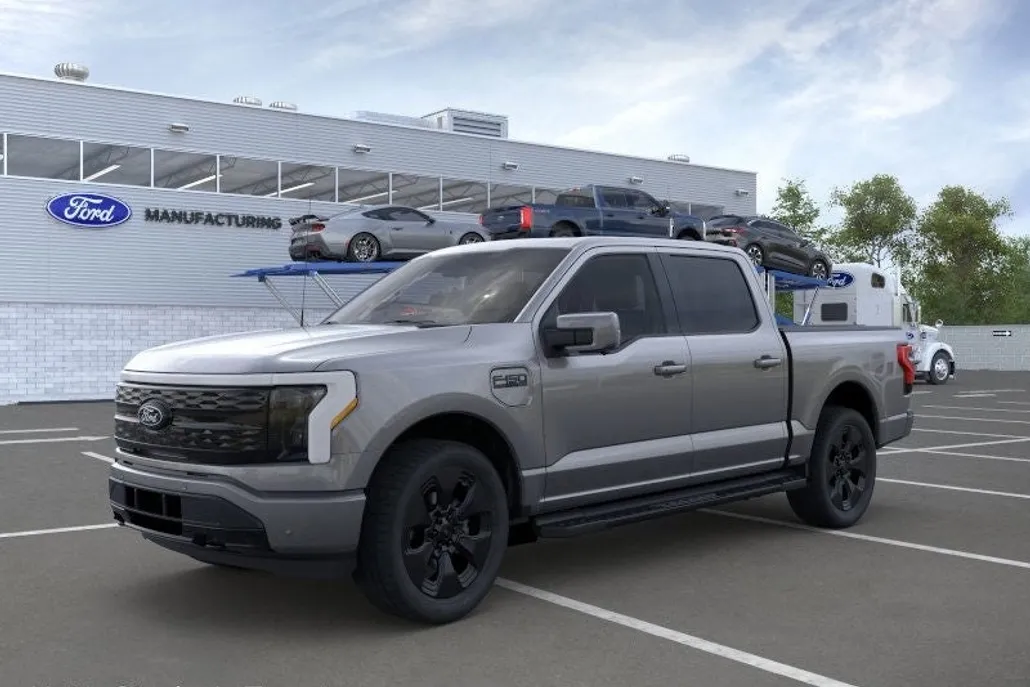 2025 Ford F-150 Lightning Platinum photo 1