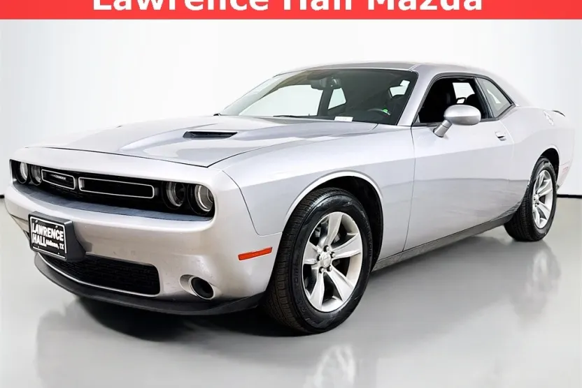 2015 Dodge Challenger SXT photo 1