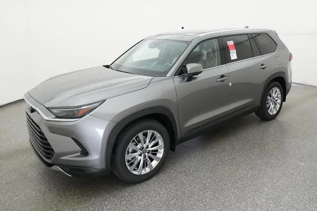 2025 Toyota Grand Highlander Limited photo 1