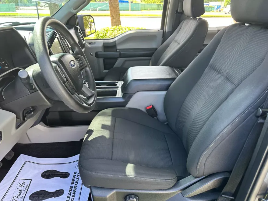2017 Ford F-150 XLT photo 1