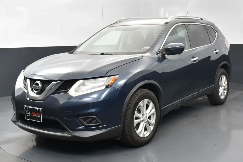 2016 Nissan Rogue SV photo 1