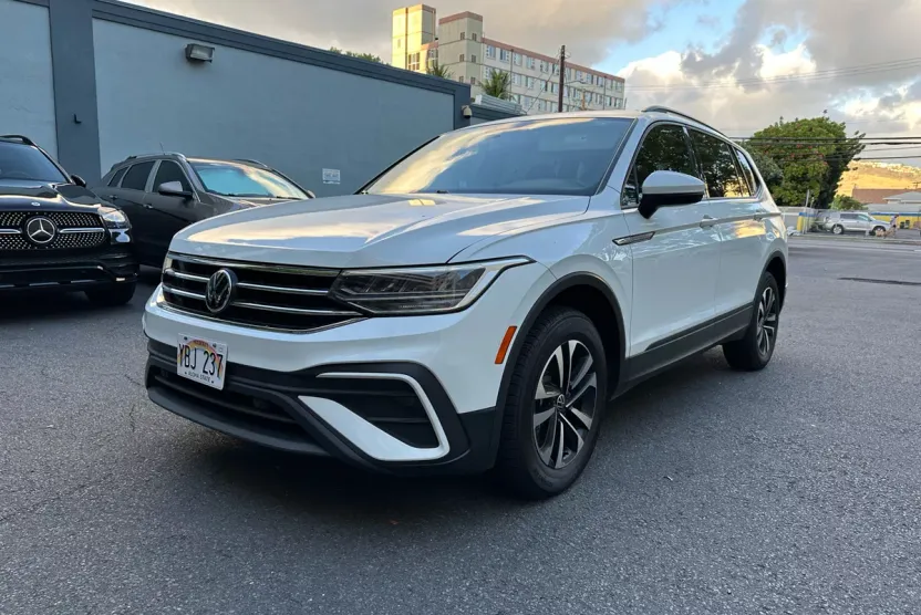 2022 Volkswagen Tiguan S photo 1
