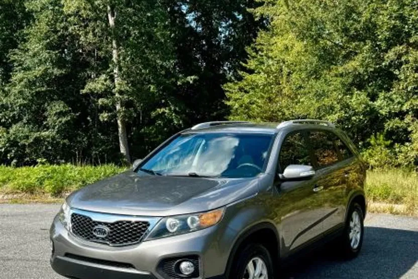 2011 Kia Sorento LX photo 1