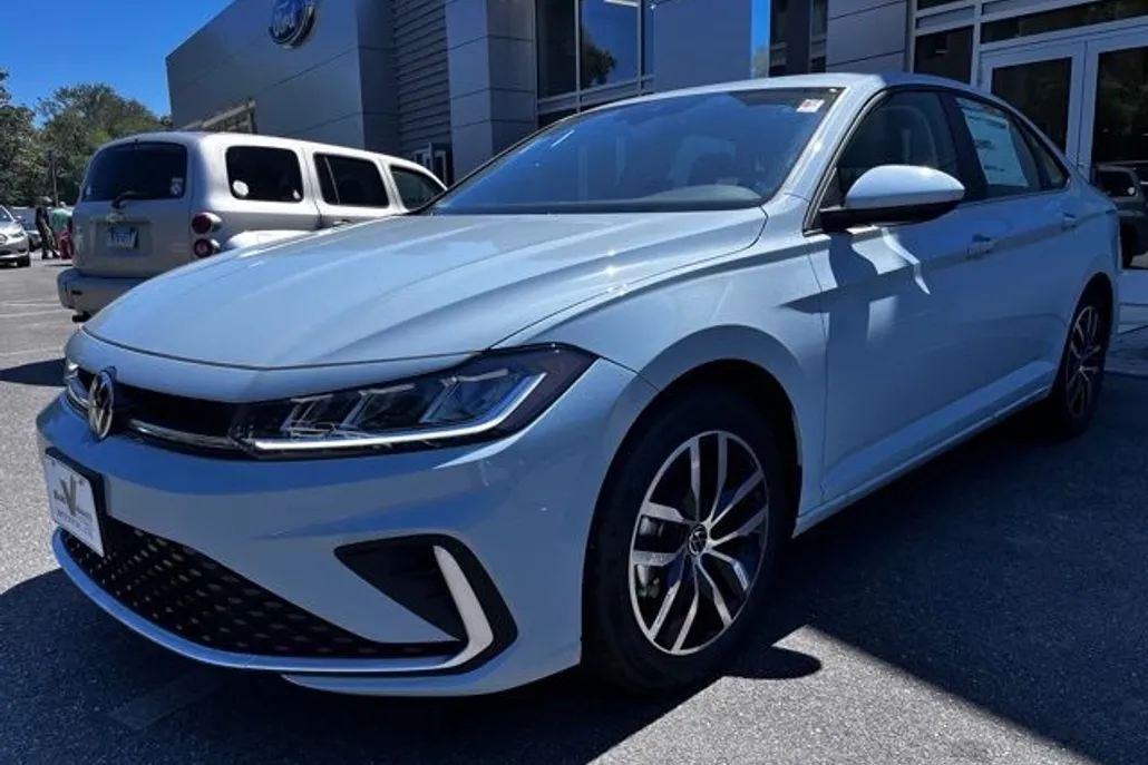 2025 Volkswagen Jetta 1.5T SE photo 1
