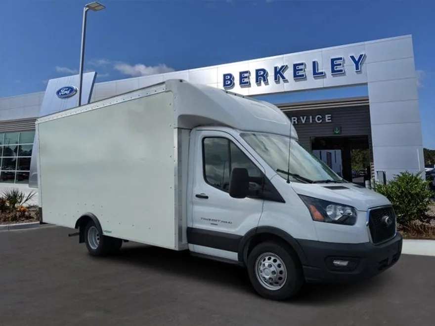 2023 Ford Transit Cutaway photo 1