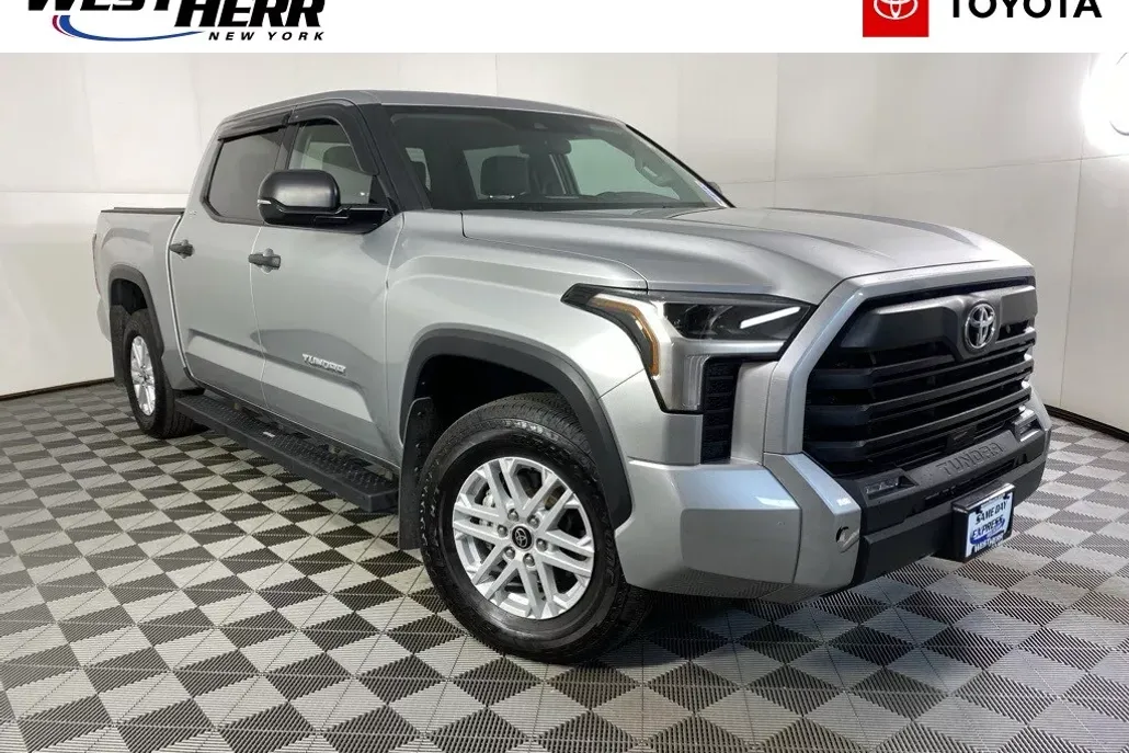 2022 Toyota Tundra SR5 CrewMax photo 1
