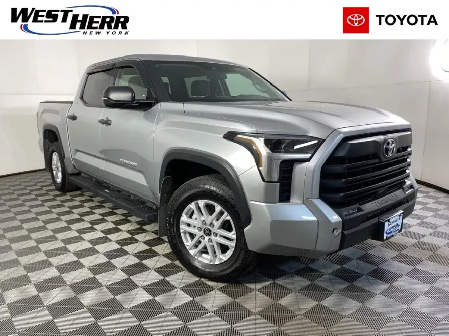 2022 Toyota Tundra SR5 CrewMax photo 1