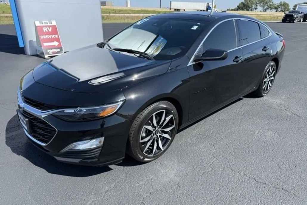 2024 Chevrolet Malibu RS photo 1
