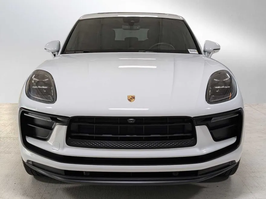 2022 Porsche Macan photo 1