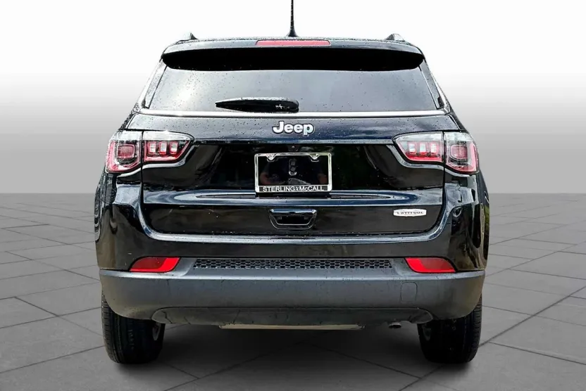 2022 Jeep Compass Latitude photo 1