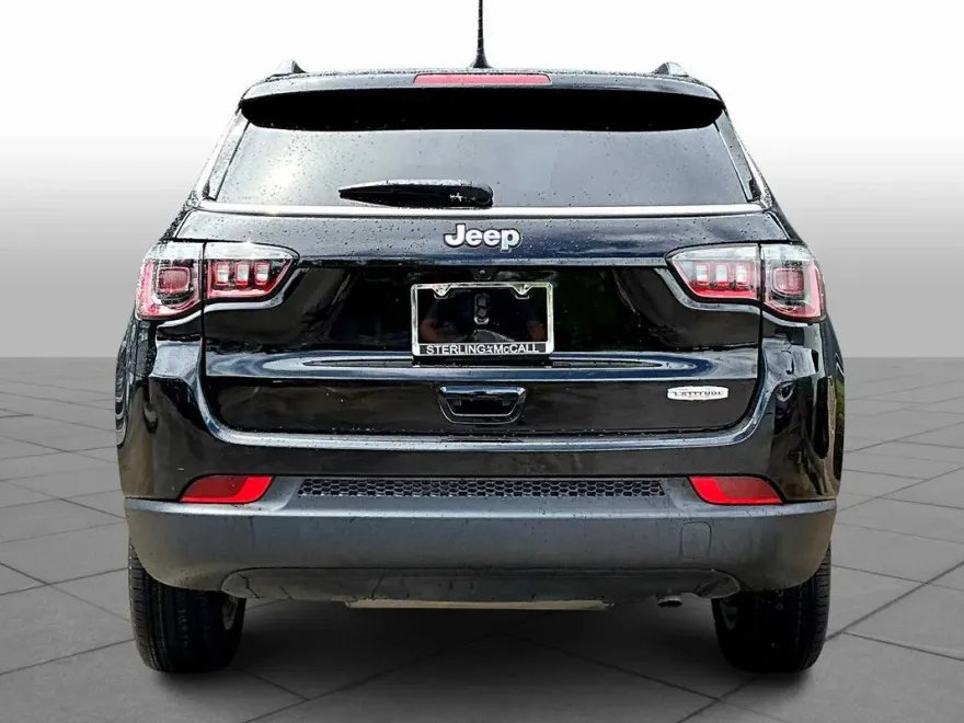 2022 Jeep Compass Latitude photo 1