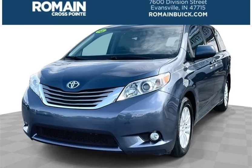 2016 Toyota Sienna XLE photo 1