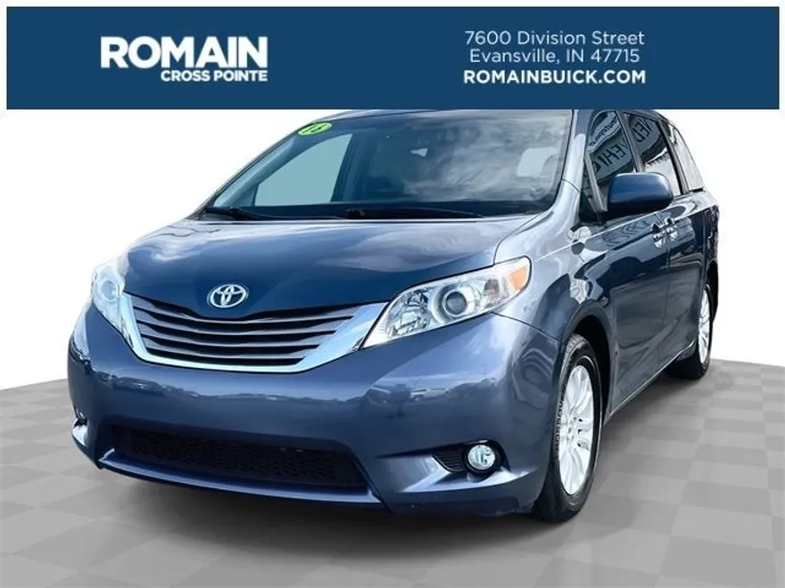 2016 Toyota Sienna XLE photo 1