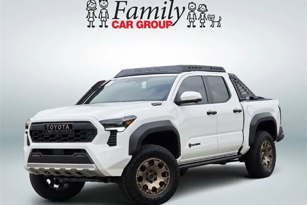 2024 Toyota Tacoma Trailhunter photo 1