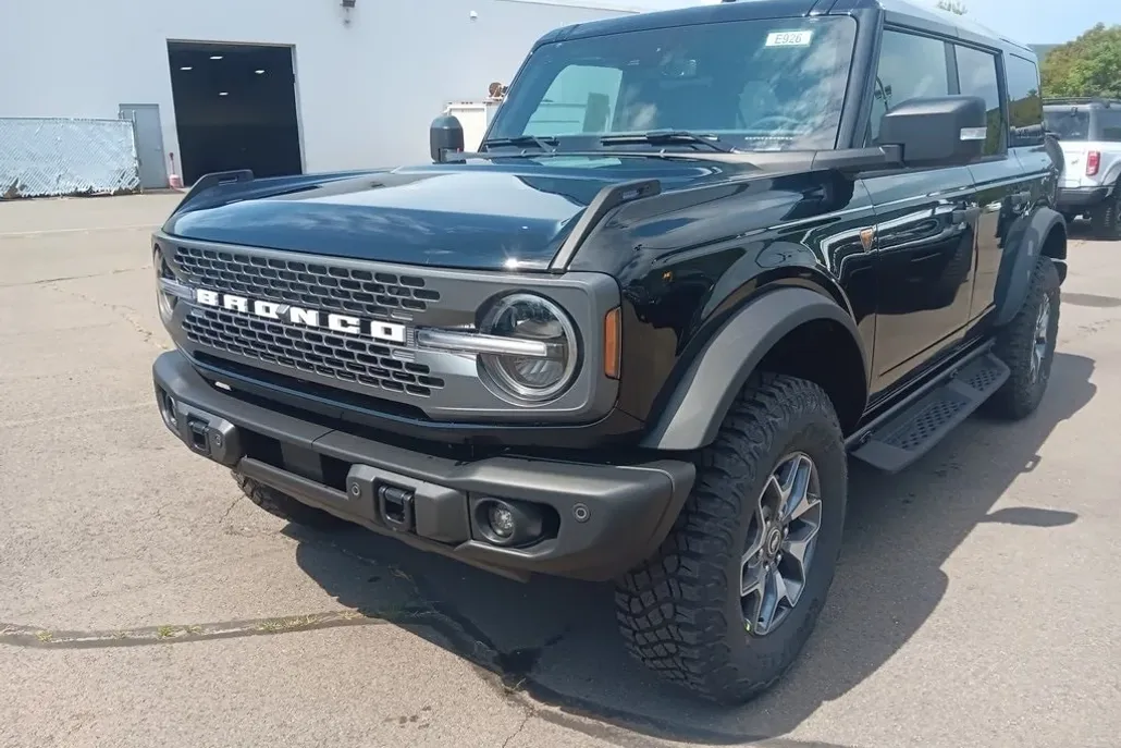 2025 Ford Bronco Badlands photo 1