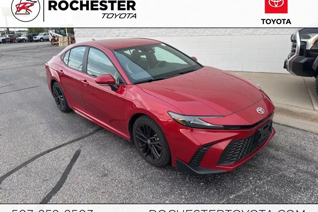 2025 Toyota Camry SE photo 1
